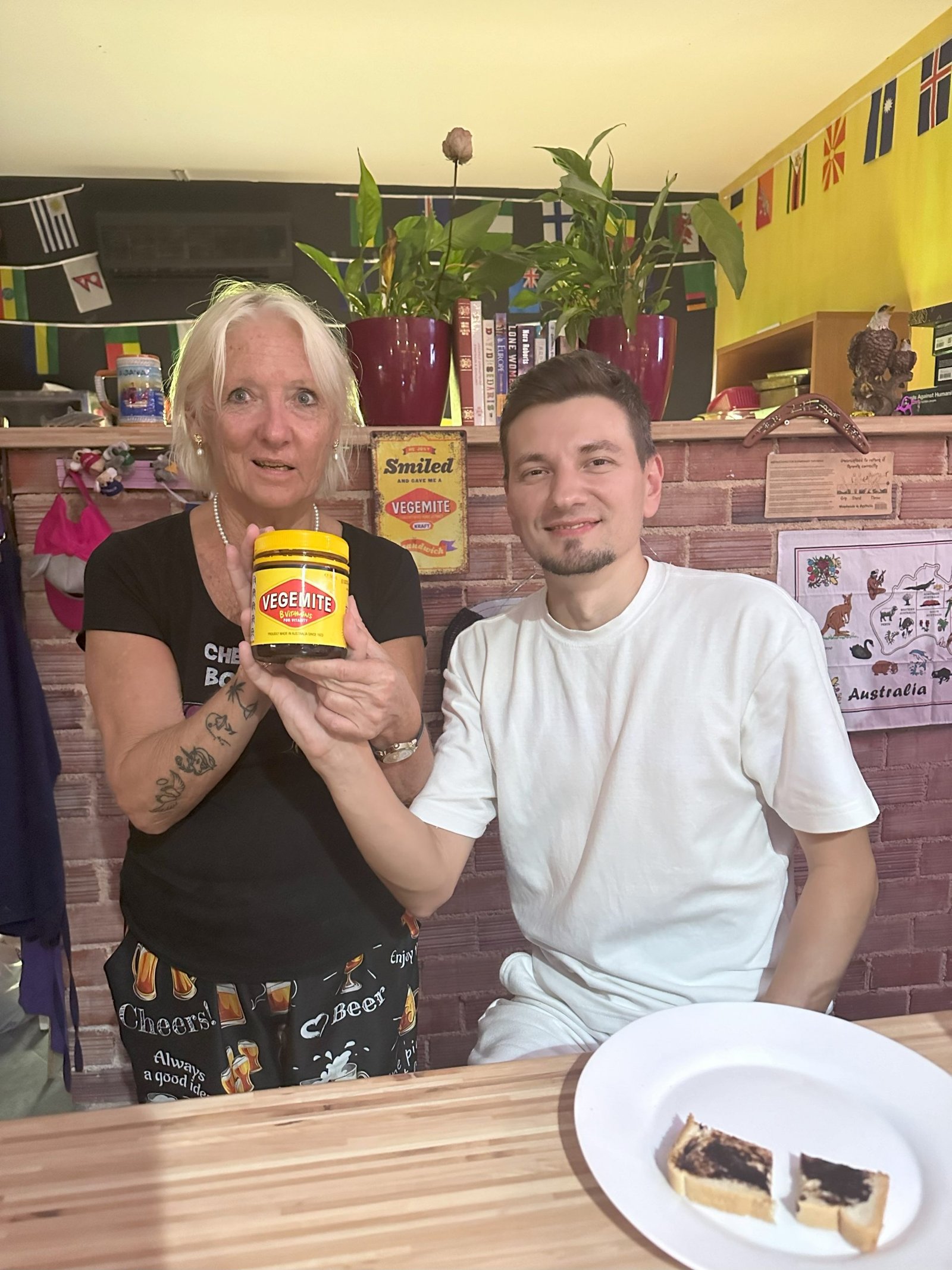 The Buzz Bar Saranda expat friendly bar